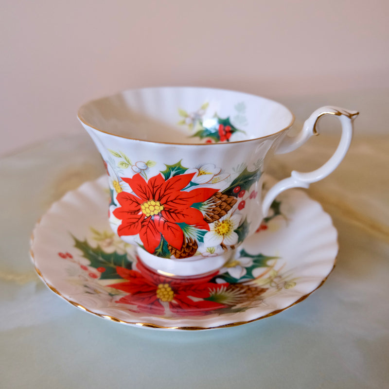 Royal Albert Bone China Tea Cup and Saucer: Yuletide